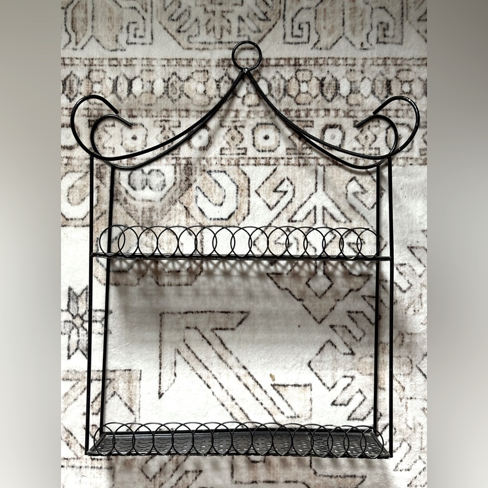 MCM circus 🎪 black wire shelf